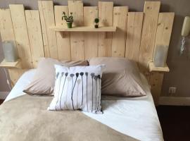 Hotel Restaurant Le Cheval Blanc，位于Argentré-du-Plessis的酒店