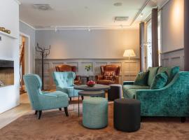 Home Hotel Uman，位于于默奥的酒店