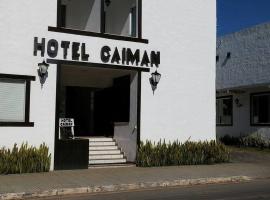Hotel Caiman，位于迪维诺波利斯的酒店