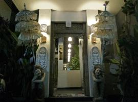 彭杜克苏提雅旅馆，位于库塔Krisna Souvenirs Centre Kuta附近的酒店