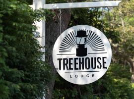 Treehouse Lodge，位于伍兹霍尔的住宿加早餐旅馆