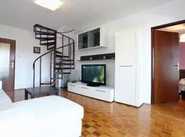 Three-Bedroom Spacious Modern Apartment SS