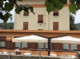 基娅拉酒店，位于萨维尼奥内的酒店