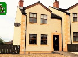 Saint Patrick's Cottages (Downpatrick)，位于唐帕特里克的酒店