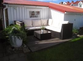 Accommodation for 2 in the center city of Lysekil，位于吕瑟希尔的酒店