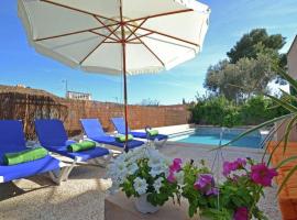 Chalet in El Toro with Pool by the Ocean，位于埃尔托罗的酒店