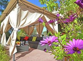 Chalet in El Toro with Pool by the Ocean，位于埃尔托罗的酒店