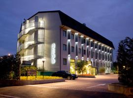  科伦约体育酒店，位于科洛尼奥蒙泽塞的酒店