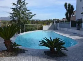 Belle maison avec piscine dans les hauteurs à Saint Raphael