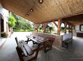 Spacious holkiday home in Mettet with large garden，位于Mettet的乡村别墅