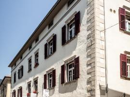 Haus Noldin - historische Herberge - dimora storica，位于萨洛尔诺的青旅