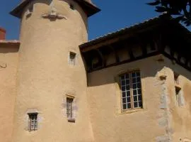 Manoir au sein du village