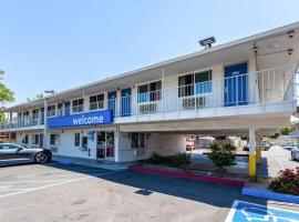 Motel 6 Sacramento, Ca - Downtown，位于萨克拉门托Sacramento Executive Airport - SAC附近的酒店