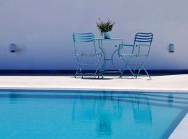 Ionathan Koufonisia Suites，位于考弗尼西亚的带泳池的酒店