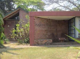 Weaver Cottages，位于哈拉雷津巴布韦大学附近的酒店