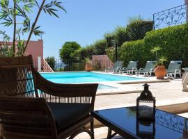 Apartamento com Piscina，位于Cruz Quebrada的公寓