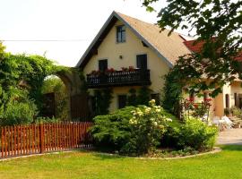 Ferienwohnungen Lindleshof，位于Leinach的酒店