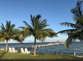 Tilt-Ta-Dock Resort Belize，位于科罗萨尔Augustine Pine Ridge Airstrip附近的酒店