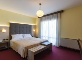 白色公园餐厅酒店，位于伊特拉那的酒店