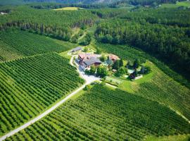Hotel Flötscherhof，位于纳兹-夏韦斯的酒店