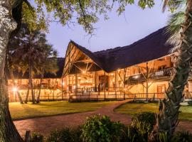 The David Livingstone Safari Lodge & Spa，位于利文斯顿利文斯顿爬行动物园附近的酒店