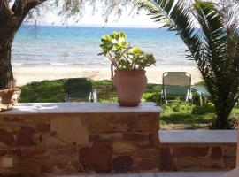 斯皮蒂阿纳托利公寓，位于卡法斯的海滩酒店