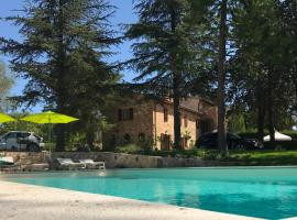 波吉欧卡塔雷诺华坎兹酒店，位于丘西的酒店