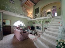 La casa di Arianna，位于卡索莱德尔萨的带按摩浴缸的酒店