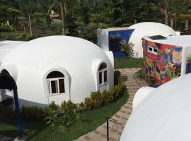 Agualpa Domos & Cabanas，位于Peña Blanca的酒店
