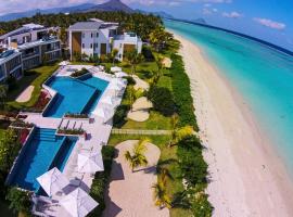 Cap Ouest Beachfront Luxury Penthouse & Apartment，位于弗利康弗拉克的酒店