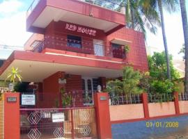 Red House Yoga Center，位于迈索尔的酒店