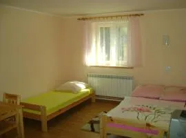 Pokoje nad strumykiem w Polanczyku tel 13- 469 -2257