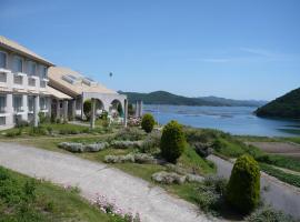 里奥索雷乐咖啡厅酒吧酒店，位于濑户内市的酒店