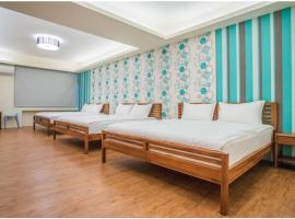 藍鷺鷥民宿，位于东港大鹏湾国际赛车场附近的酒店