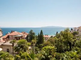 Penthouse And Piano Nobile PRKG WiFi Garden Near Beach Away From Roads