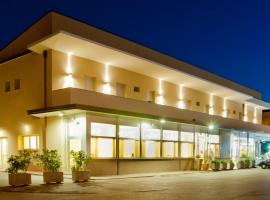 切萨雷酒店，位于鲁比科内河畔萨维纳诺的酒店