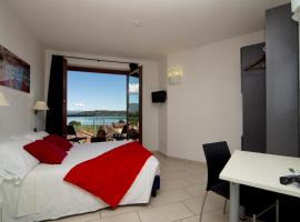 拉洛坎达酒店，位于卡德泽特的酒店