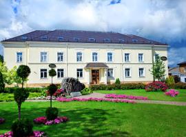 Lucia with Self Check-in，位于卢扎的酒店