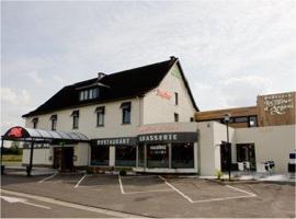 Hotel La Tour D'Argent，位于让布卢的酒店