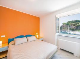 克雷申佐餐厅及酒店，位于普罗奇达的酒店