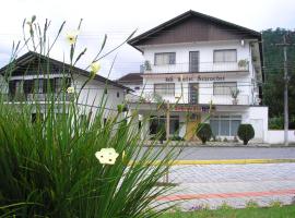 Hotel Schroeder，位于波梅罗迪的酒店