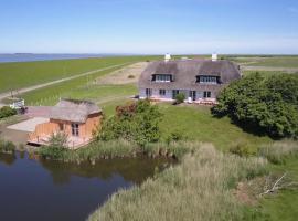 Tede Warft Freistehend am Deich mit Sauna，位于佩尔沃姆的酒店