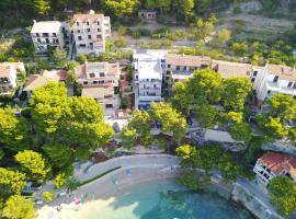 Villa Dalmatia Apartments，位于布雷拉的带停车场的酒店