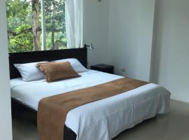 Hotel Blue Shark Galapagos，位于阿约拉港的酒店