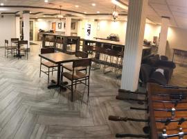 奥尔巴尼桑尼大学克雷斯特山套房酒店，位于奥尔巴尼的酒店