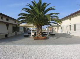 Stabilimento balneare Bragozzo，位于利多迪卡马约雷的酒店