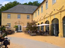 Hotel Schloss Dyck，位于Jüchen的酒店
