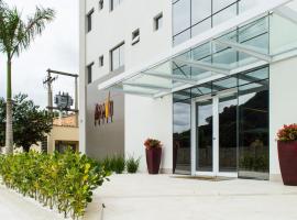 Bravo Hotel，位于João Neiva的酒店