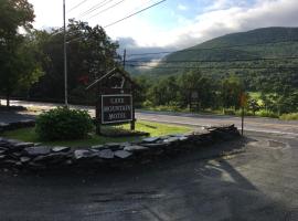 Cave Mountain Motel，位于温德姆的酒店