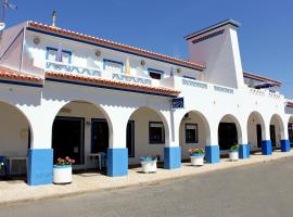 蓝色波浪住宿加早餐旅馆，位于赞布热拉-杜马尔的浪漫度假酒店